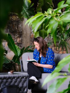 🌿 Souvenirs d’une semaine hors du temps au lac Fuxian dans une résidence d’artistes magnifique (plus belle chambre que j’ai jamais eue!). Plein de paysages si beaux et de belles rencontres!
Merci à @luofeiart pour son accueil et de m’avoir fait découvrir tant de choses sur place !
Les deux premières photos sont de Hong Xiaoyang
•
🌿 Memories of a timeless week at Fuxian Lake in a beautiful artist residence (the most stunning room I’ve ever had!). Such beautiful landscapes and souls! Thanks to @luofeiart for welcoming me and for showing me so much there!
The first two photos are by Hong Xiaoyang