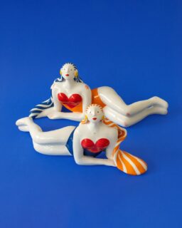 👙 It started off as a side project (one of many...), but some of you might know that ceramics are now an important part of my work. I’ve been modeling these little swimmers for a while, and I love doing them so much, even though it takes me weeks to complete one. 🥵
But ceramic is certainly humbling, and no matter how much love you pour into your pieces and how much time you spend on each of them... Sometimes it goes wrong. That’s what happened to one of my sitting ladies, who was supposed to be exhibited at the @slowgalerie last year. I loved her so much, so happy with the pose and the shape... And she exploded into a million pieces in the kiln. 💔Hopefully I made a twin sister just in time for the exhibition.
And a couple of months later, I had the opportunity to maybe make one of them in BIG format in China. I had to pinch myself as if was an absolute dream come true. 😱 So I asked a knight in shiny 3D armour, @dachi_cornflakes , to bring this girl back to life, and her sister laying on her side. 🧟‍♀️
The results were incredible, we’ll show you the reveal tomorrow ! 
•
1,2,3 - hello ladies
4 - the three sisters at the @slowgalerie 
5 - making of
6,7 - despair 
8,9,10 - process of 3D modeling by @dachi_cornflakes ✨✨